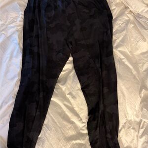 Lululemon Athletica Camo Deep Coal Multi Ready to Rulu High Rise Jogger. Size 16